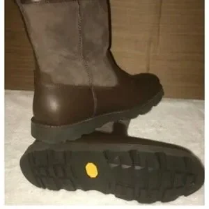 BNIB MENS UGGS \